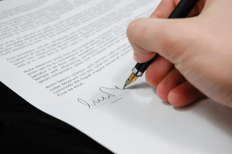 Contratos laborales en el Perú tipos, cláusulas esenciales y errores frecuentes_PERU-xcbasociados_GESTIÓN LABORAL Y NÓMINAS